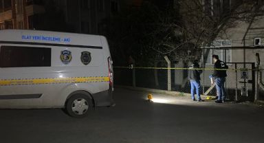 Darıca'da tartıştığı şahsı sokak ortasında silahla vurup kaçtı