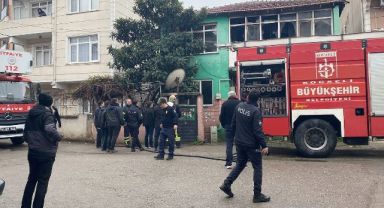Darıca’da yangına camları kırarak müdahale ettiler