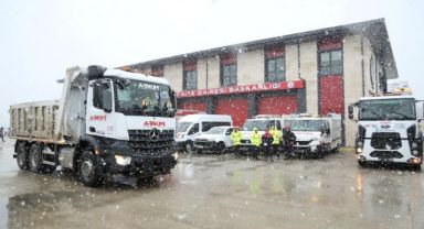 Deprem bölgesine ekipler gitmeye devam ediyor