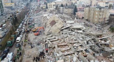 Depremin vurduğu yapılar dron ile görüntülendi