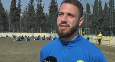Genç futbolcu, Taner Savut'u anlatırken gözyaşlarına hakim olamadı
