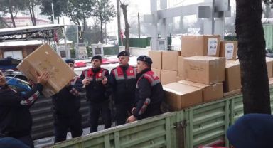 Jandarma depremzedelerin yarasını sarmak için seferber oldu