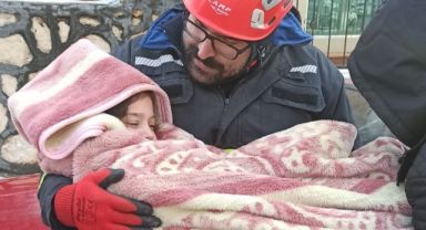 Kocaeli ekibi 24 kişiyi enkazdan sağ çıkardı
