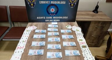 Kumar oynarken suçüstü yakalandılar
