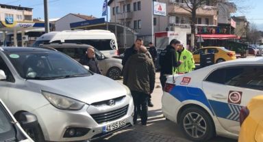 Motosiklet otomobil ile çarpıştı