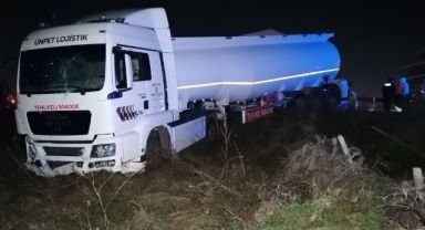 Park halindeyken freni boşalan tanker yoldan çıktı