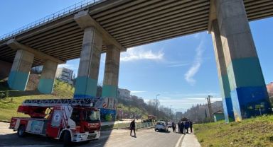 Viyadükten atladı, hava yastığı kurtardı