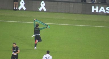 Yardım maçında Sakaryaspor atkısı açınca ortalık karıştı