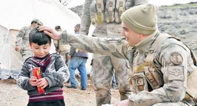 Yardım malzemeleri Türk Silahlı Kuvvetleri’ne emanet