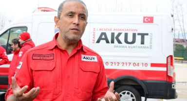 27 kişiyi yıkıntıların arasından sağ çıkaran ekibin lideri o anları anlattı