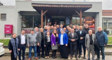 AK Partili Kozankurt muhtarlarla buluştu