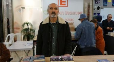 Asrın felaketinde yaşadıklarını anlattığı kitabın gelirini depremzedelere bağışladı