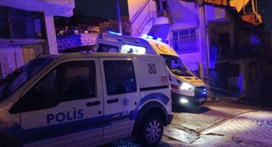 Babasına öfkelendi, yumruk attığı cam elini kesti
