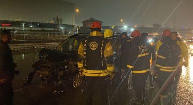 Bariyere çarpan hafif ticari aracın sürücüsü yaralandı