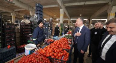 Başkan Büyükakın, Perşembe Pazarı’nı dolaştı