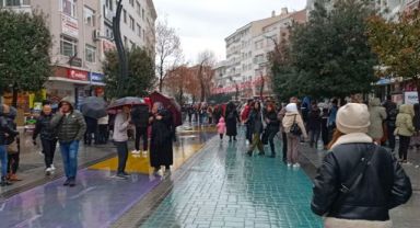 Bolu’da deprem vatandaşları sokağa döktü