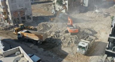 Büyükşehir Hatay’da enkaz kaldırma çalışmalarına devam ediyor