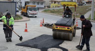 Çayırova’da asfalt yama çalışması