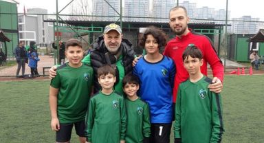 Depremin yaralarını futbolla sarmaya çalışıyorlar