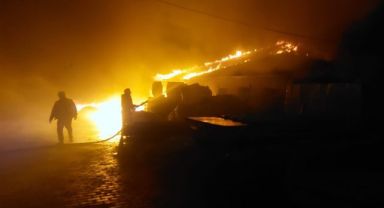 Gebze'de geri dönüşüm deposunda yangın paniği