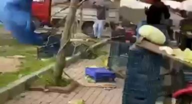 Gebze'de şiddetli lodos pazar yerini dağıttı