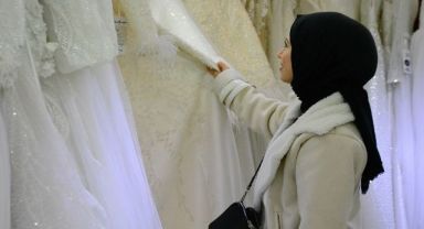 Genç kızların hayalindeki gelinliklerde bu senenin modası ve fiyatları