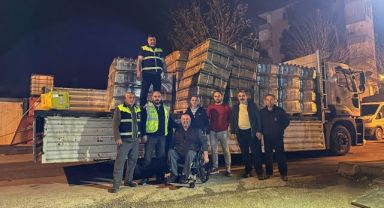 Gölcük'ten depremzedelere yardımlar sürüyor