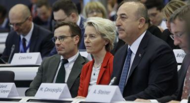Türkiye ve Suriye'ye 7 milyar Euro yardım taahhüdü