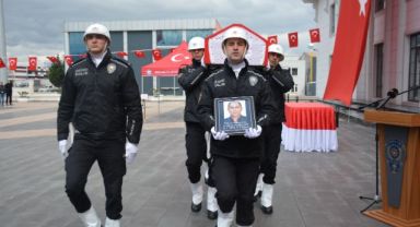 Yaşamını yitiren polis memuru gözyaşlarıyla uğurlandı