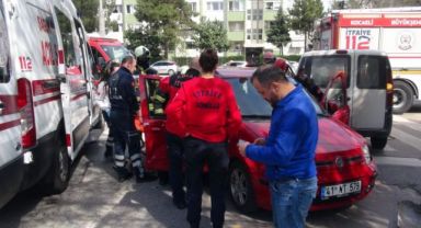 3 aracın karıştığı kazada 2 kişi yaralandı
