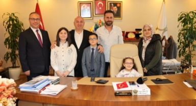 Başkan Bıyık, makamını çocuklara devretti