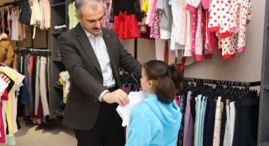 Belediyeden yetim çocuklara bayramlık
