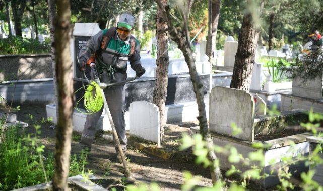Çayırova’da mezarlıklar bayrama hazır