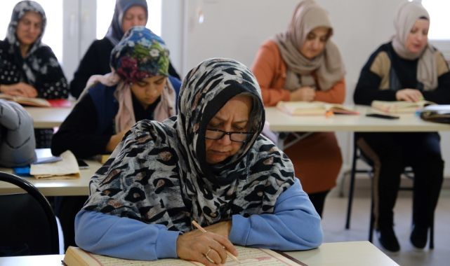 Dualar depremde hayatını kaybedenler için