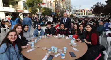 Gebze'de 10 bin kişi aynı iftar sofrasında buluştu
