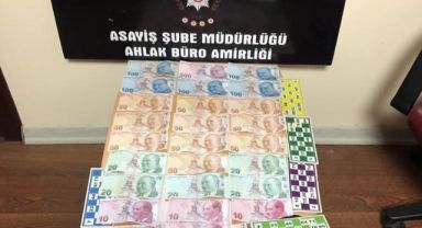 İş yerinde kumar oynatırken yakalandı