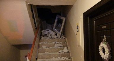 İstinat duvarı apartmanın üzerine çöktü: 32 daire tahliye edildi