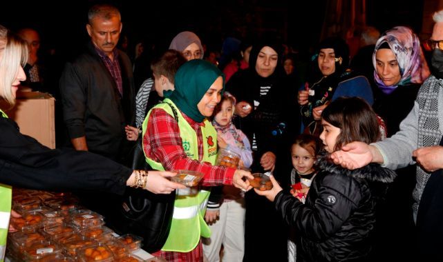 Kadir Gecesi’nde lokma ikramı