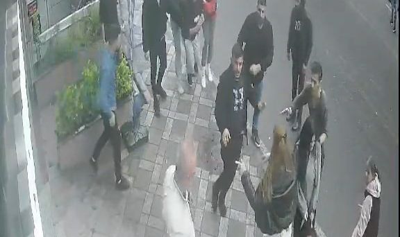 Kentin göbeğinde bıçaklı kavga