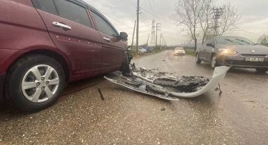 Keskin virajda kafa kafaya çarpıştılar