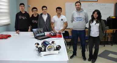 Lise öğrencileri su altı robotu üretti