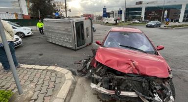 Otomobil ile çarpışan minibüs yan yattı: 1 yaralı