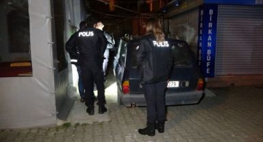 Otomobiline bindiği esnada bacağına kurşun isabet etti