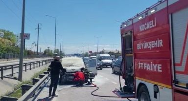 Seyir halindeki araçta yangın çıktı