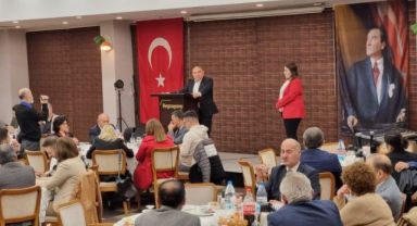 Tarhan muhtarlarla iftarda buluştu