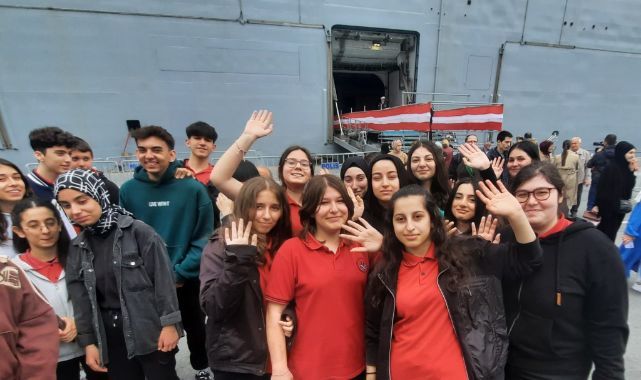 TCG Anadolu’ya 7’den 70’e ziyaretçi akını sürüyor