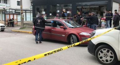 Yol verme kavgası kanlı bitti: 2 kişi silahla vuruldu