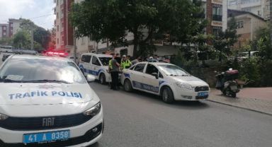 Aniden yola çıkan 8 yaşındaki çocuğa otomobil çarptı