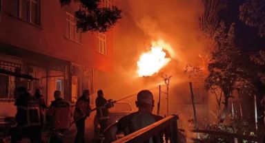 Annesini hastaneye götürmek için emanet aldığı araç alev topuna döndü