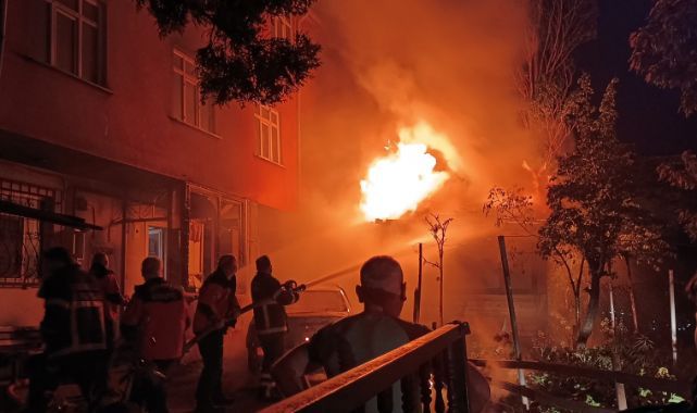Annesini hastaneye götürmek için emanet aldığı araç alev topuna döndü